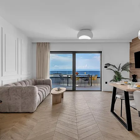 Azure Horizon Penthouse Apartamento