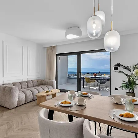 Azure Horizon Penthouse Apartamento *