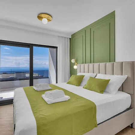 Azure Horizon Penthouse 마카르스카