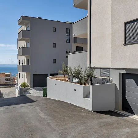 Azure Horizon Penthouse 마카르스카