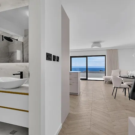 Azure Horizon Penthouse 마카르스카